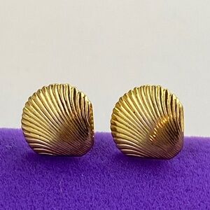 💛 Vintage Gold Plated Mermaid Shell Stud Earrings